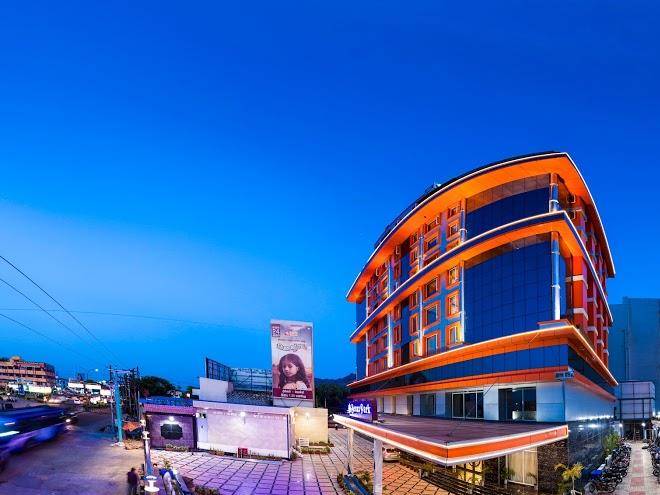 Hotel Benzz Park Image