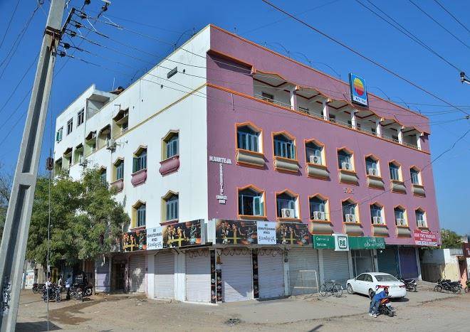 Hotel ravi teja
