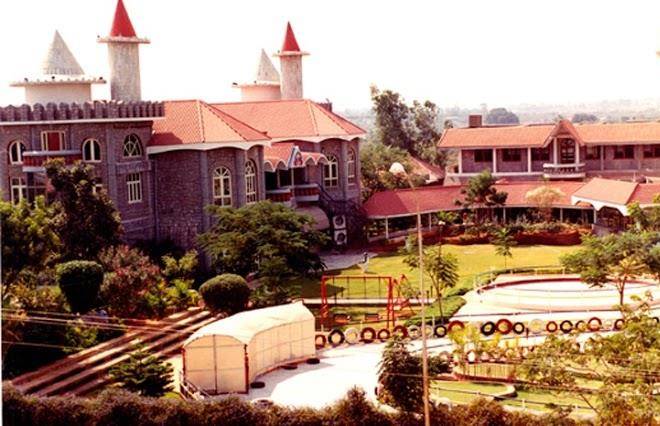 Celebrity resort