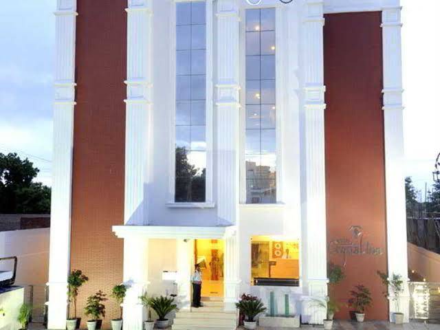 Hotel crystal inn