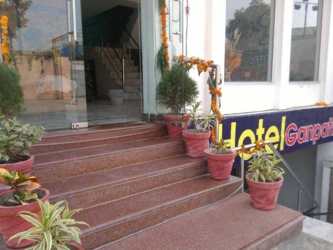 Hotel ganpati hotel in tajganj