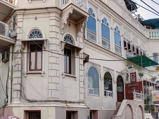 Palace on ganges varanasi
