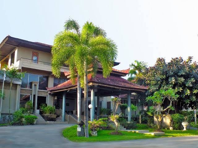 Palm beach hotel bali