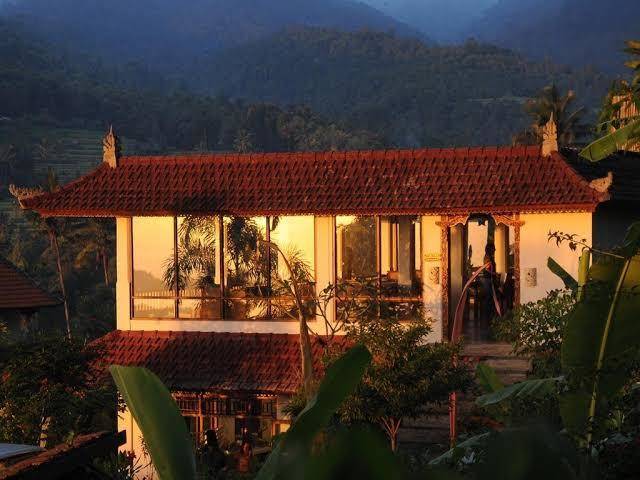 Lesong hotel and restaurant