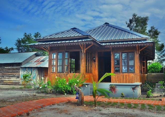 Rock and wreck dive resort