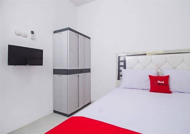 Reddoorz near stan