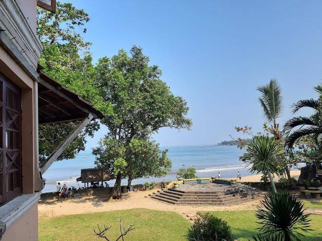 Kondominium pantai carita selatan
