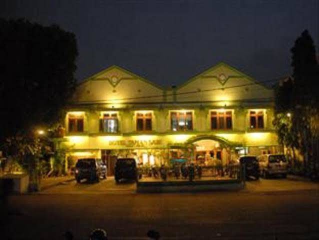 Hotel taman sari