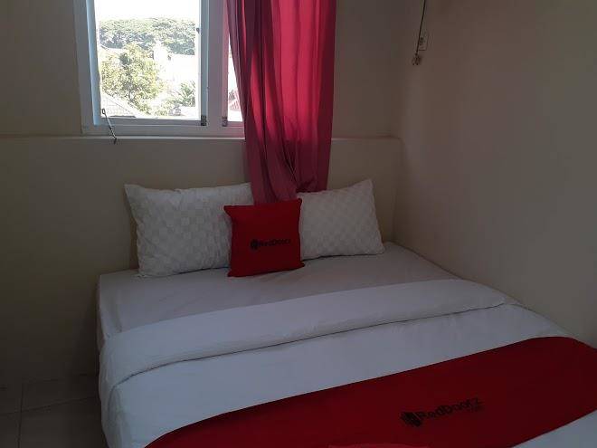 Reddoorz near ahmad yani monument park kudus