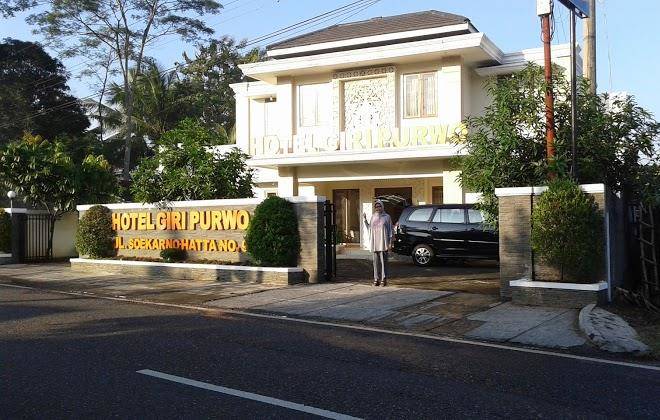 Hotel giripurwo