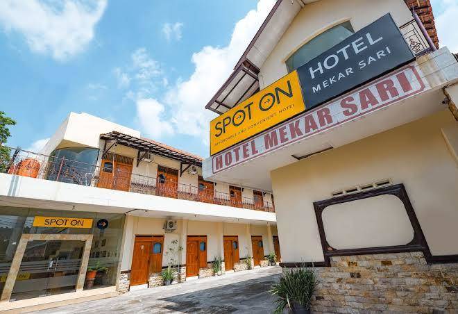 Hotel mekar sari