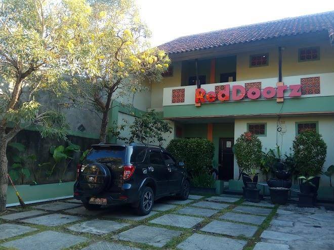 Reddoorz near solo balapan station 2