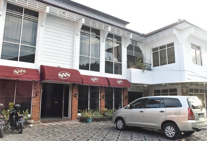 Reddoorz near kampung warna warni