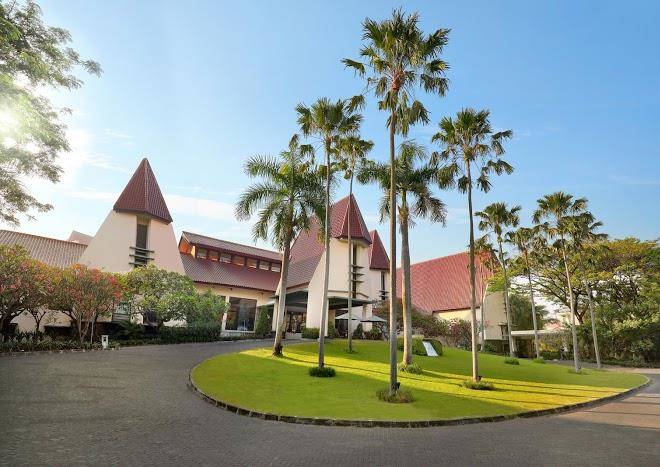 Grand Tropic Suites Hotel Surabaya