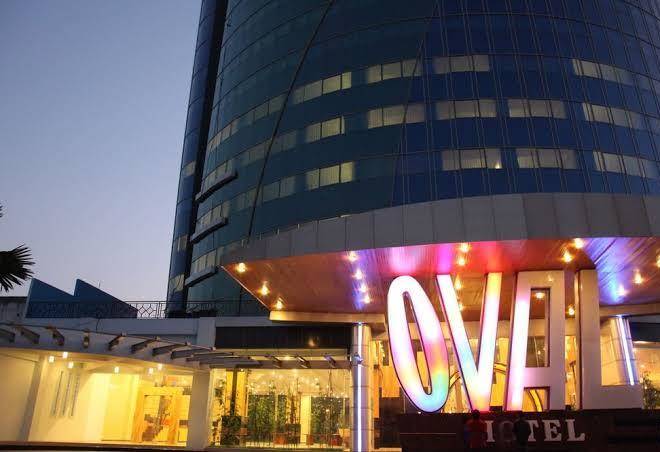 Oval hotel