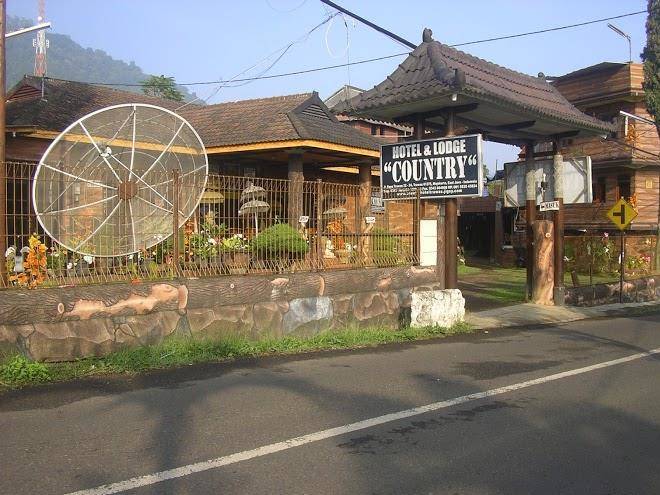 Country Hotel Trawas Image
