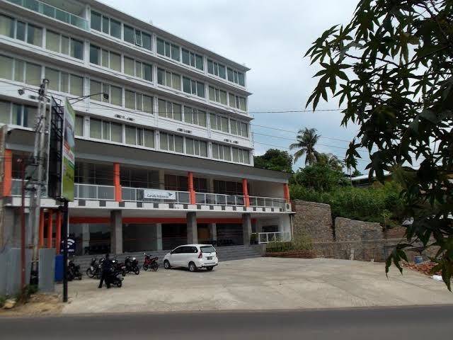 L bajo hotel