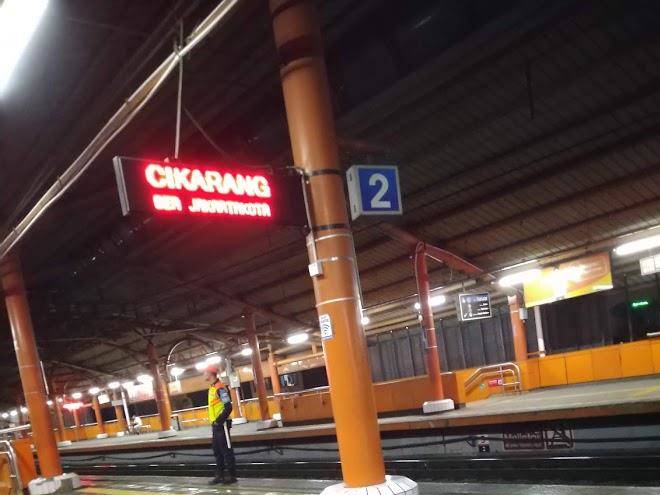 Airy Stasiun Mangga Besar Jakarta Image