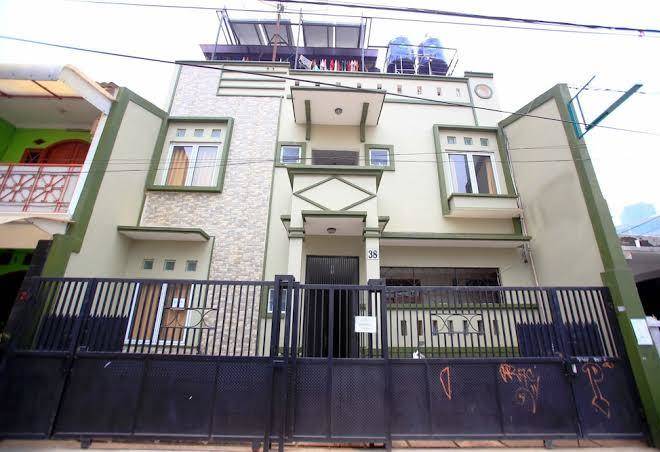 Reddoorz karet pedurenan