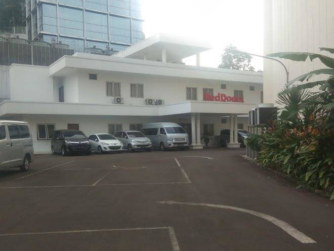 Reddoorz plus near museum satria mandala