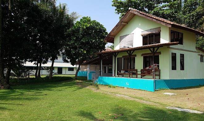 Karang nyimbor surf hotel