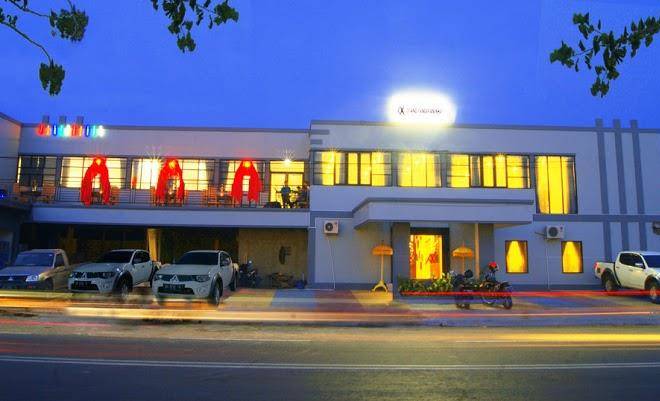 Grand pangeran khar hotel
