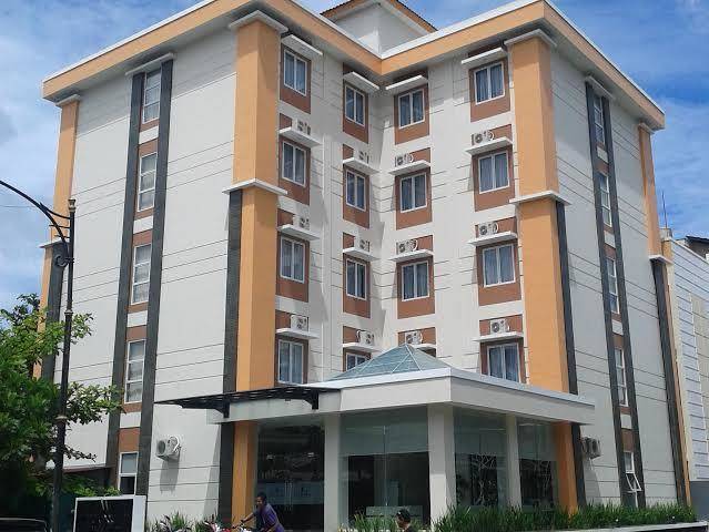 Skyward hotel
