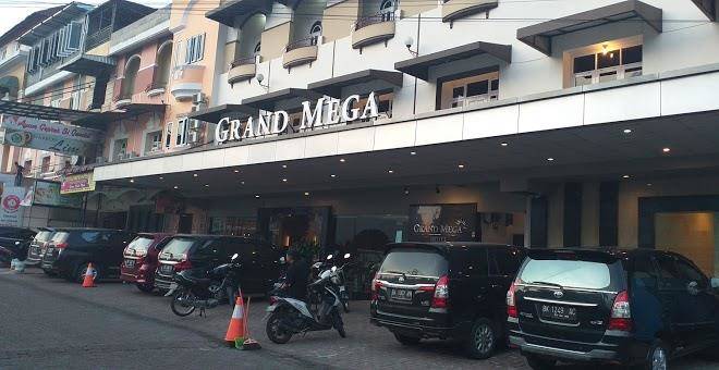Grand mega hotel megaland