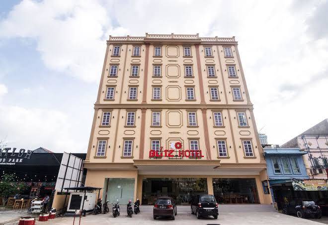 Capital O 1432 Blitz Hotel Image