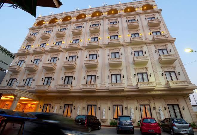 Hotel grand town