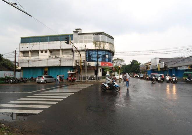 Bantal Guling Alun Alun Bandung Image