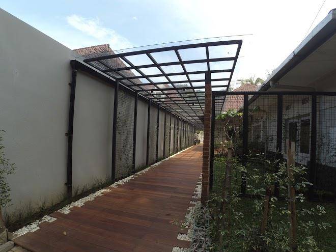 Beehive cafe & boutique hotel
