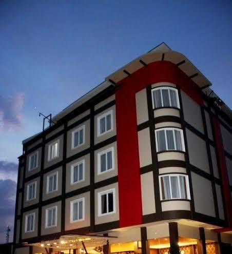 La mega hotel