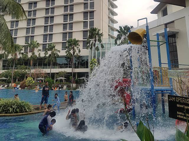 Hotel santika premiere kota harapan indah