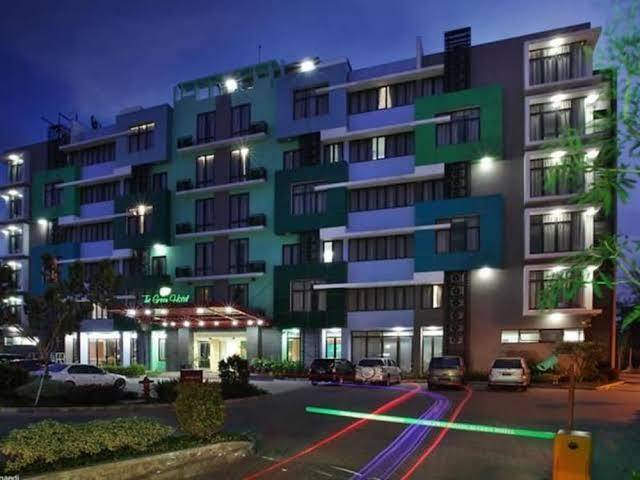 The green hotel