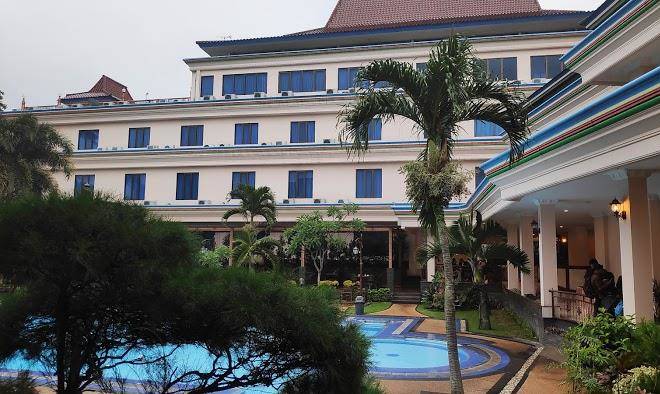 Puri khatulistiwa hotel
