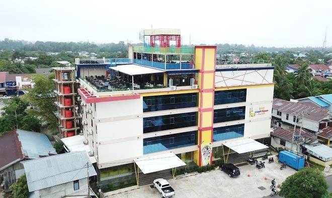 Grand banana hotel