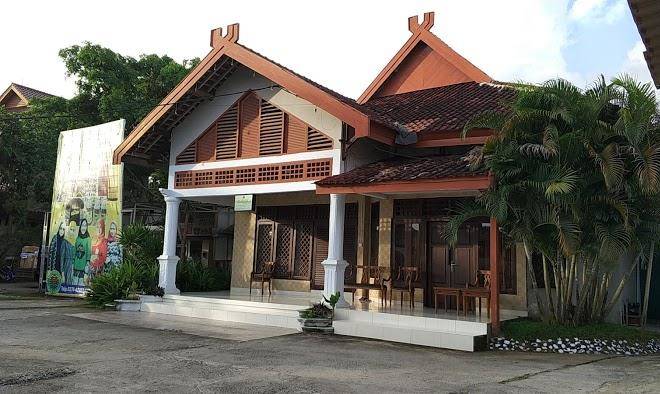 Mutmainah hotel and souvenir shop