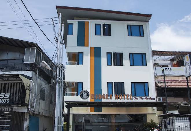 Budget hotel by the harbour
