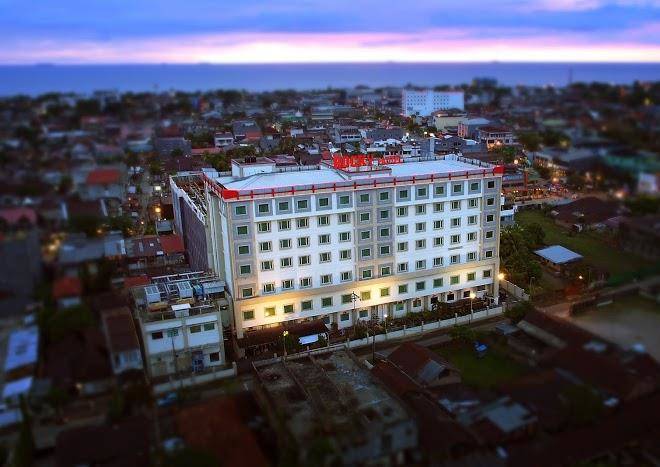 Rocky plaza hotel padang