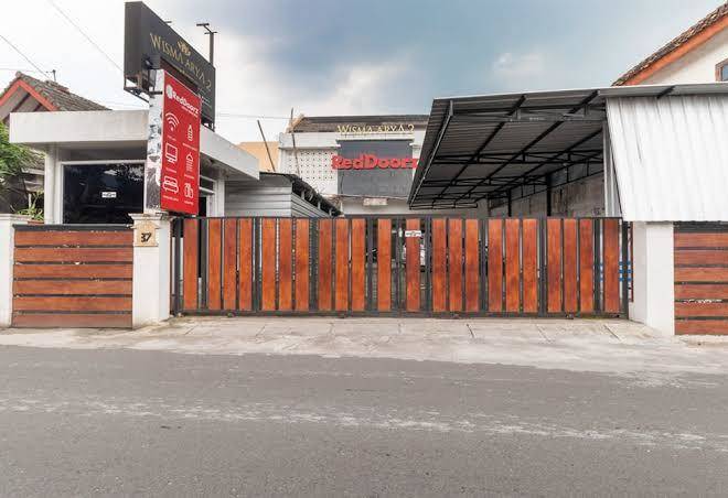 Reddoorz syariah wisma arya 2