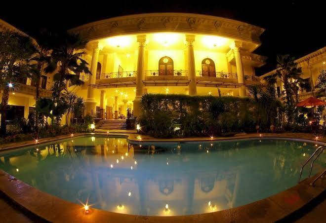 The grand palace hotel