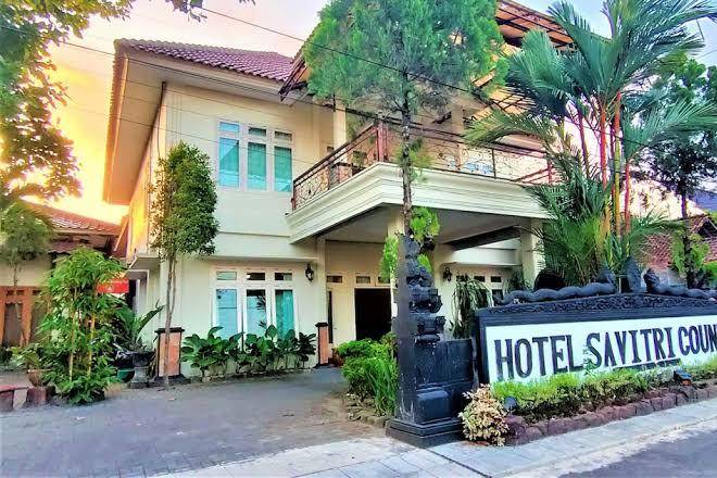 Hotel savitri country