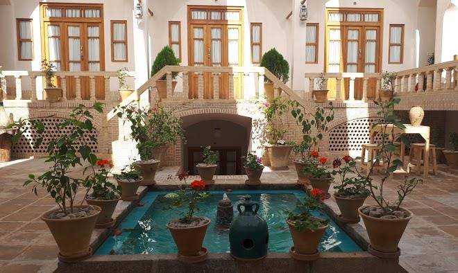 Kashaneh rowshan hotel