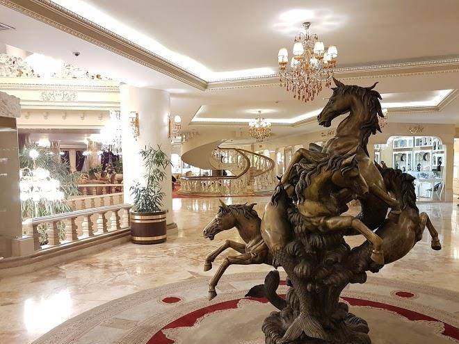 Ghasr talaee hotel