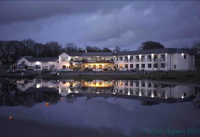 Lakeside manor hotel