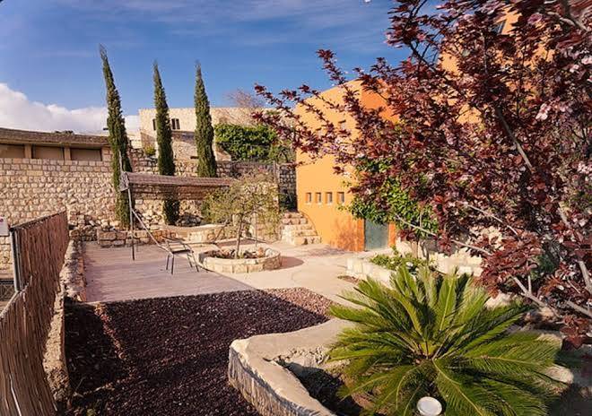 Artists colony inn safed