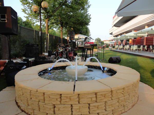 Hotel baffo rosso