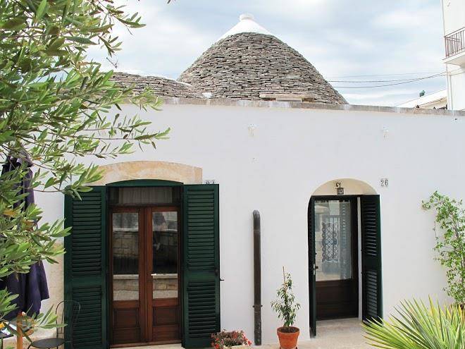 Trullo vecchio olivo