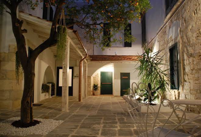Palazzo bianchi b&b trani